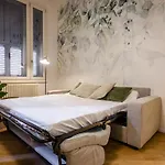 Indipendenza Lofts דירה