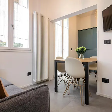 Indipendenza Lofts アパート ボローニャ